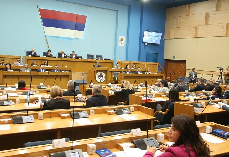 PROGLAŠENJE VANREDNOG STANJA Vlada Srpske uputiće zahtjev u NSRS za posebnu sjednicu