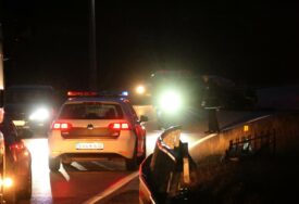 AUTOMOBIL SLETIO SA PUTA U stravičnoj saobraćajnoj nesreći kod Jajca poginuo mladić (27), povrijeđene 2 osobe