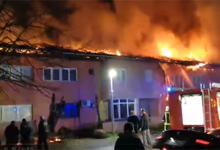 PRIČINJENA VELIKA ŠTETA Ugašen požar na zgradi, niko nije stradao