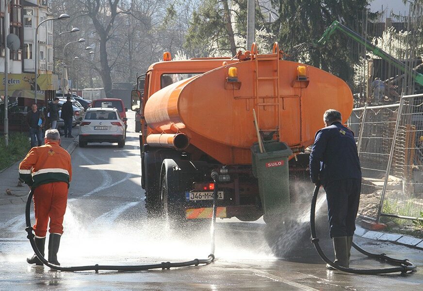 Počeli od Borika: U toku pranje ulica i čišćenje javnih površina