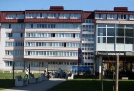 (FOTO) "UVIJEK STOJI NA HODNIKU" Zabrinutost u Studentskom domu u Banjaluci: Misteriozni muškarac ulazio u dom i PRATIO STUDENTKINJE