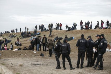PRIVREMENA OPCIJA EU će dati po 2.000 evra migrantima u Grčkoj da se vrate u svoje zemlje