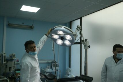 Prva intervencija u sali za one sa KORONOM: Operisani pacijent dobro, drugi na respiratoru KRITIČNO