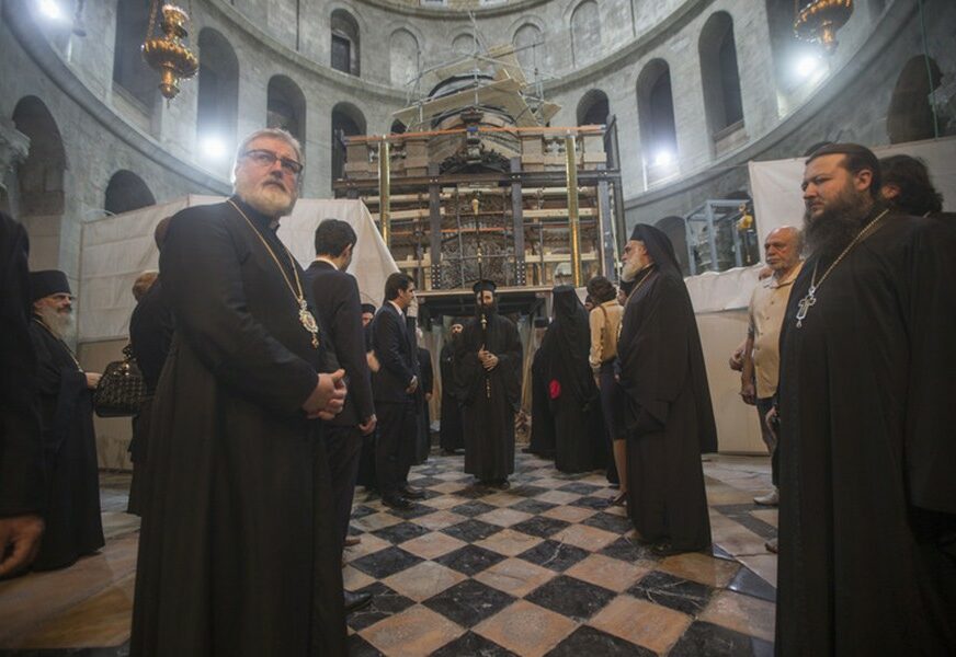 Grčka pravoslavna crkva NE OTKAZUJE službe, a ovako SAVJETUJE VJERNIKE