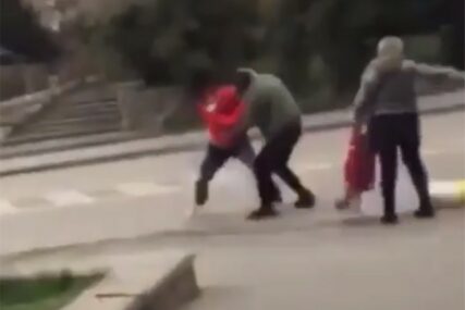 SRAMOTNO I TUŽNO U Zenici se potukli zbog vreće brašna (VIDEO)