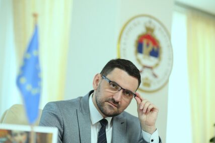 "BIO SAM U ŠOKU" Ministar Klokić za Srpskainfo otkriva kako podnosi KORONA VIRUS