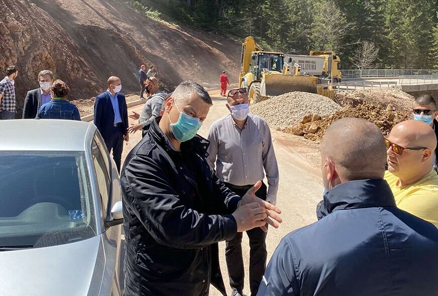 ZAVRŠETAК RADOVA NA DIONICI JASIК-TRIANGLA Nešić i Jugović najavili izgradnju dva kružna toka