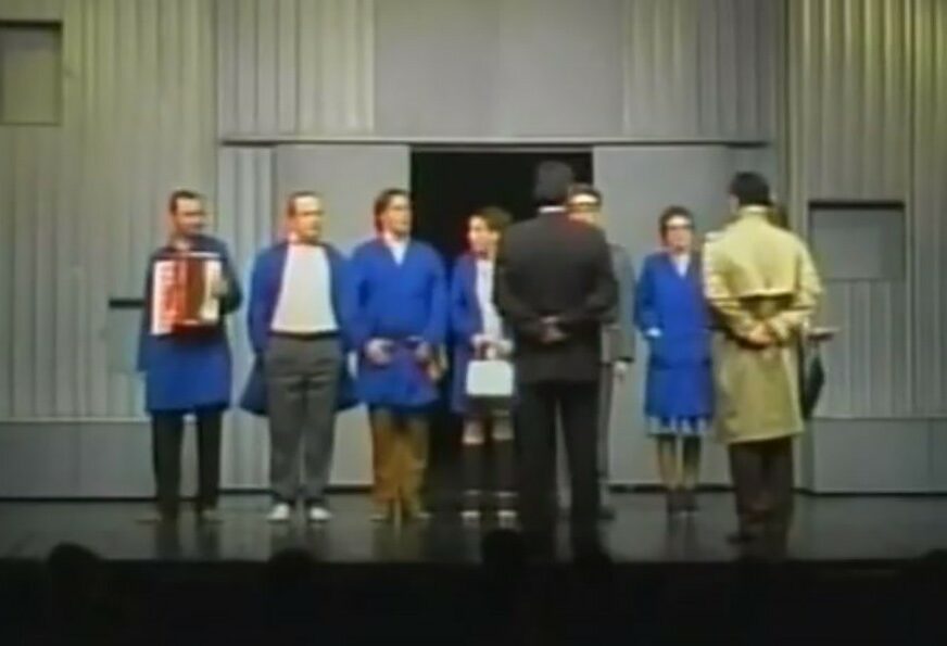Onlajn teatar uz SRPSKAINFO: Uživajte uz “Razvojni put Bore Šnajdera” (VIDEO)