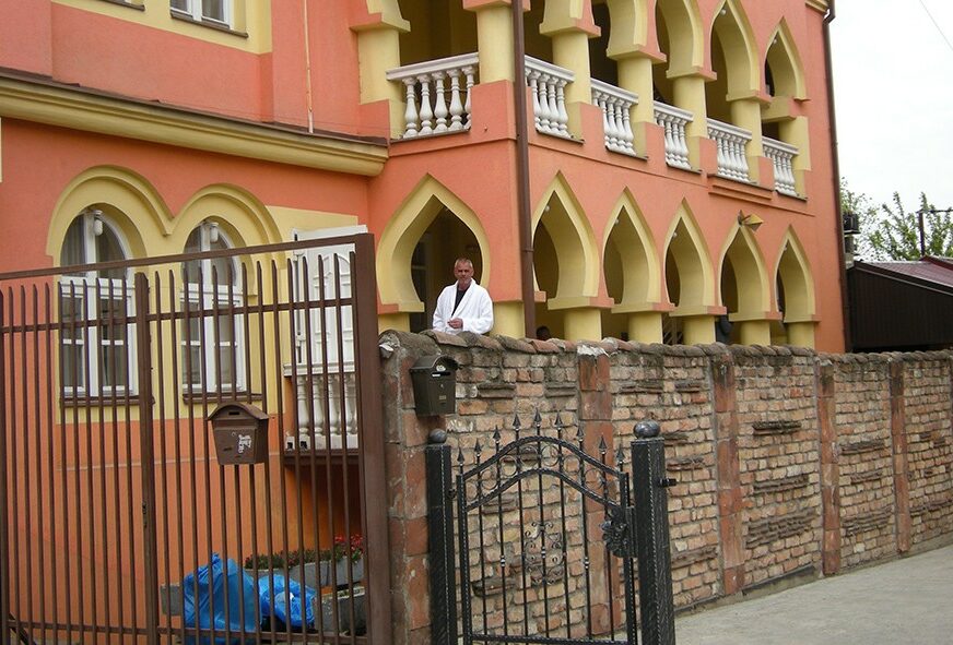 EPIDEMIOLOŠKA SITUACIJA BEZ VEĆIH PROMJENA Otvoren karantin u hotelu Vila "Bakarni lonac"