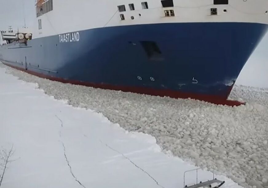 Genijalna, ali opasna ideja URODILA PLODOM: Čovjek je imao JEDNU ŠANSU da se ukrca na brod (VIDEO)