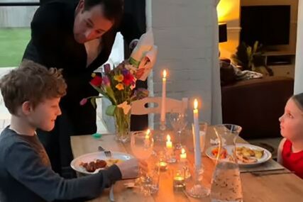 KAKO ZABAVITI PORODICU U IZOLACIJI Tata napravio djeci večeru kao u najskupljem restoranu (VIDEO)