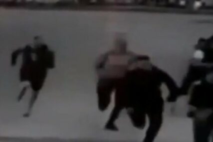 KRŠILI POLICIJSKI ČAS Mladići sjedili u grupi, a onda je naišla patrola i nastao HAOS (VIDEO)