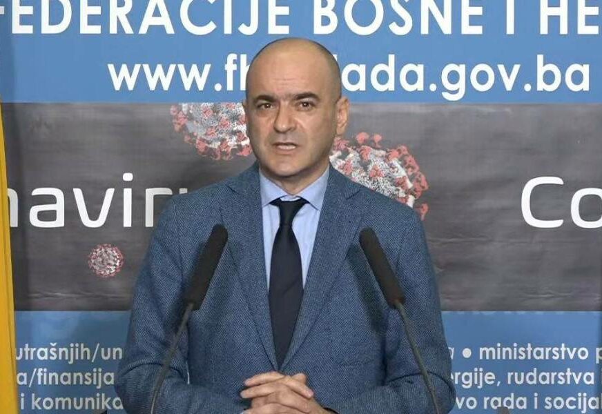 "Dominantan britanski soj" Čerkez tvrdi da su novu varijantu korona virusa u BiH unijeli turisti iz arapskih zemalja
