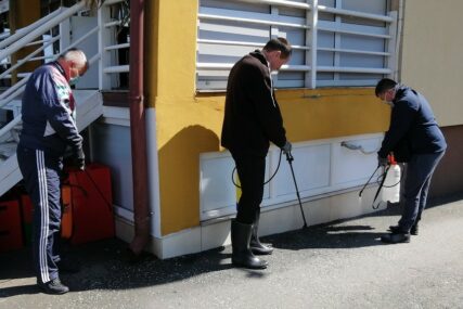 DEZINFEKCIJA JAVNIH POVRŠINA U GRADIŠKI Parking služba na specijalnom zadatku