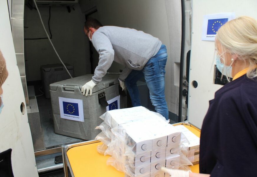 DIO DOBIO I IJZ RS Isporučeno prvih 2.500 testova na virus korona koje je finansirala EU