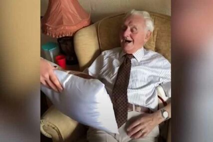 NEVJEROVATAN POKLON Kada je ovaj starac (94) okrenuo jastuk odmah je počeo PLAKATI (VIDEO)