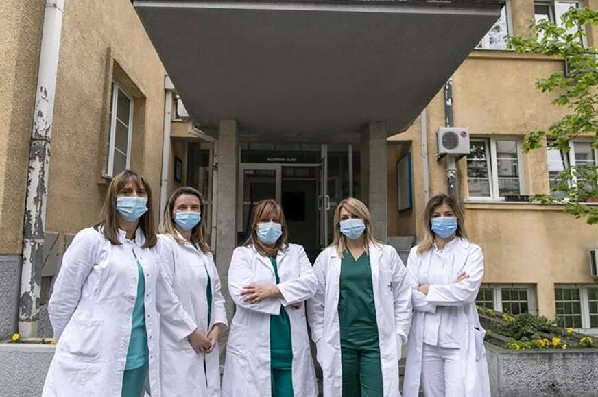 "NAKLON DO PODA" Bila je medicinska sestra JEDAN DAN, sad joj treba SEDAM DA SE OPORAVI