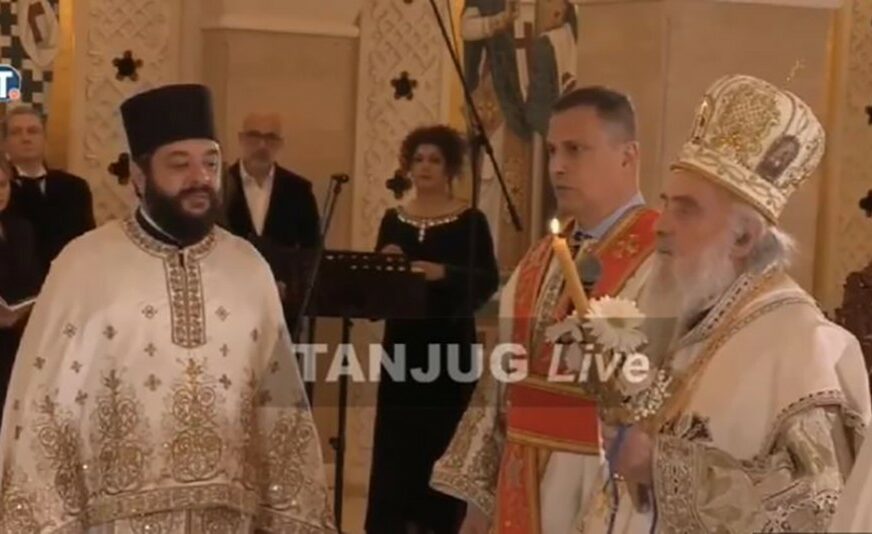 HRISTOS VASKRSE Patrijarh Irinej služi liturgiju u kripti Hrama Svetog Save (VIDEO)