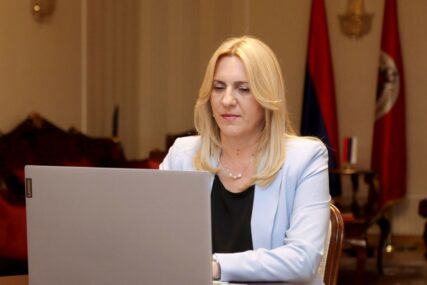 "ZNAČAJNA ULOGA PREDSTAVNIŠTAVA" Predsjednica Srpske na video konferenciji sa srpskom dijasporom u SAD