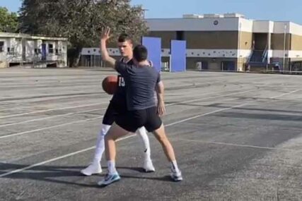 “SKINUO” VIŠE NBA ZVIJEZDA Amerikanac napravio hit imitaciju Nikole Jokića (VIDEO)