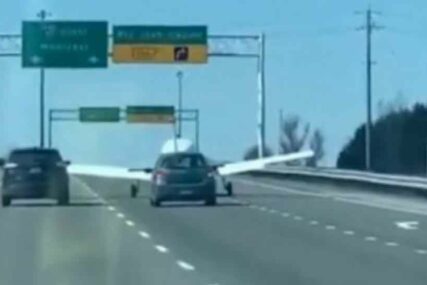 PILOT NIJE IMAO IZBORA Avion sletio među vozila na auto-putu, kamere SVE ZABILJEŽILE (VIDEO)