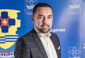DVOETAŽNI STAN, POSLOVNI PROSTOR I DVIJE GARAŽE Jerinić nije prijavio svu imovinu supruge