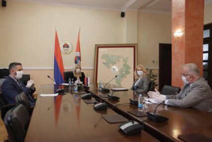 UPUTSTVO ZA OCJENJIVANJE UČENIKA PROSLIJEĐENO VLADI Sastanak radnog tima za obrazovanje Srpske