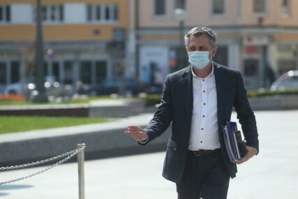 Radojičić ne sjedi skrštenih ruku: Bivši gradonačelnik Banjaluke objavio zanimljiv tvit dok su u Skupštini SIJEVALE VARNICE