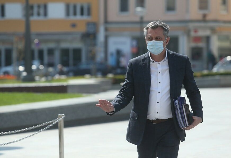 Radojičić ne sjedi skrštenih ruku: Bivši gradonačelnik Banjaluke objavio zanimljiv tvit dok su u Skupštini SIJEVALE VARNICE