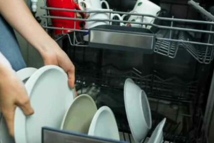 Obratite pažnju na korisne savjete: Evo kako se pravilno peru sudovi