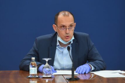 "ZAR JE PROBLEM 10 DANA NE IĆI NA ŽURKE" Dr Lončar apeluje na građane da se suzdrže od RIZIČNIH OKUPLJANJA