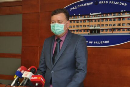 „ZLONAMJERNE KONSTRUKCIJE“ Ministar Popović tvrdi da nije prijetio Popiću