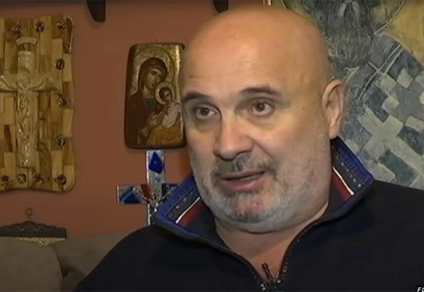ISPRATILI GA TAKTOVI “MARŠA NA DRINU” I APLAUZI Sahranjen srpski hirurg-heroj Miodrag Lazić