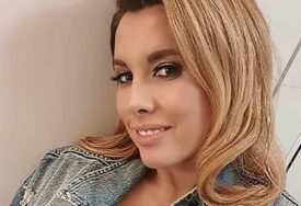 (FOTO) VRELI KADROVI S JAHTE Pjevačica (44) sa najvećim prirodnim grudima usijala mreže novim objavama