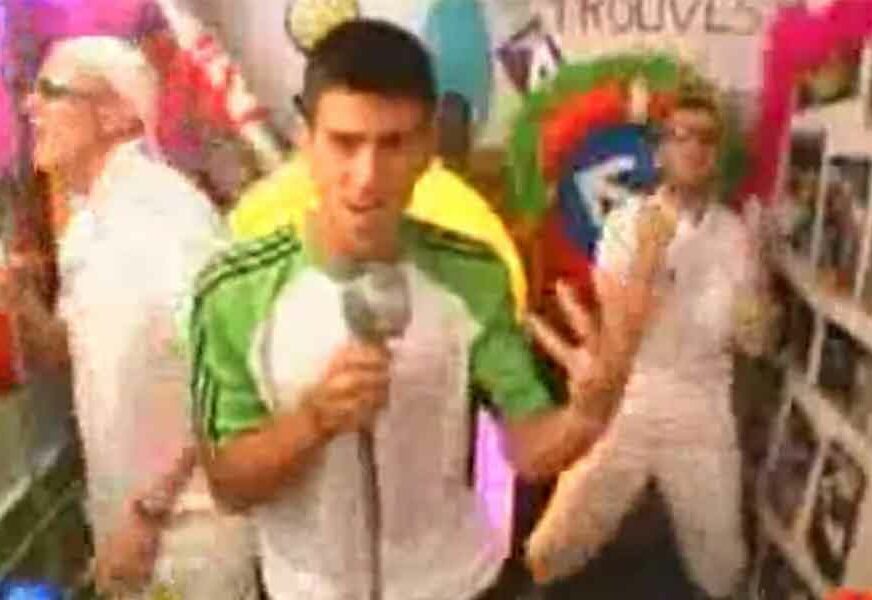 TENISER I MIKROFON Ponovo popularan video iz 2007. u kojem Đoković pjeva “I will survive”
