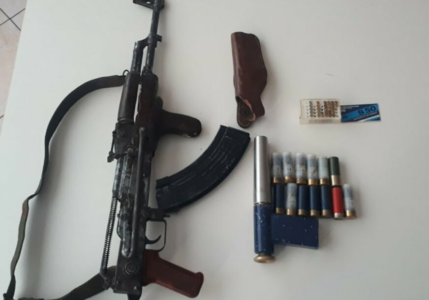 DERVENĆANIN IZA REŠETAKA Napao sugrađane, pa zapucao