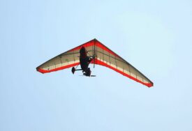 UŽAS U HRVATSKOJ Srušio se paraglajder, teško povređen pilot