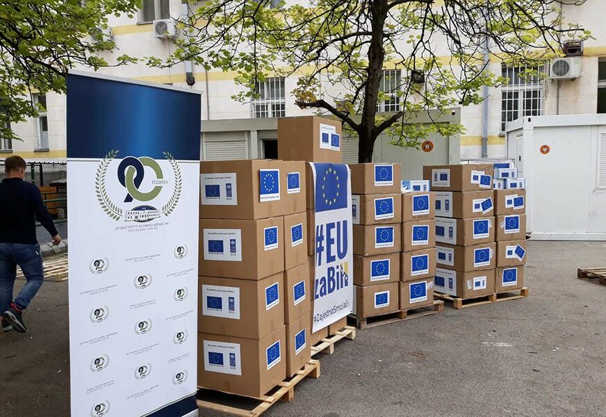 VRIJEDNA DONACIJA Iz EU Srpskoj dostavljena zaštitna oprema i reagensi (FOTO)