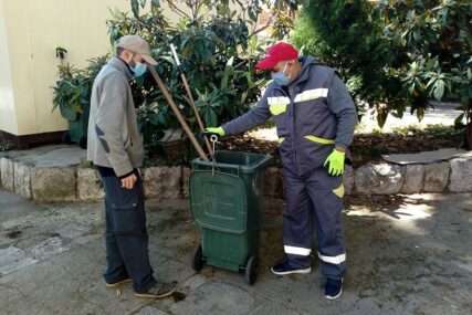 VRIJEDNI UJAK I SESTRIĆ RAZBILI PREDRASUDE Romi iz okoline Trebinja čiste i pospremaju grad