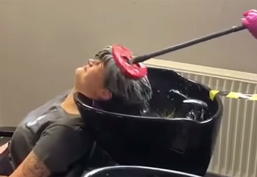 MALO SE NAŠALILI Frizeri pokazali kako će izgledati rad s mušterijama nakon karantina (VIDEO)