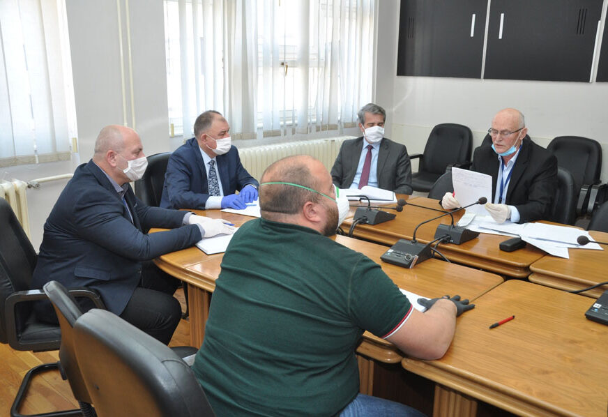 U PRIJEDORU NEMA NOVIH SLUČAJEVA ZARAZE Đaković traži od Vlade da umjesto u infrastrukturu ulaže u privredu