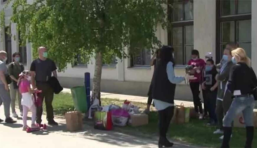 Humane Ruke KAD SE MALE, HUMANE RUKE SLOŽE Učenici prikupili pomoć za druga čija ...