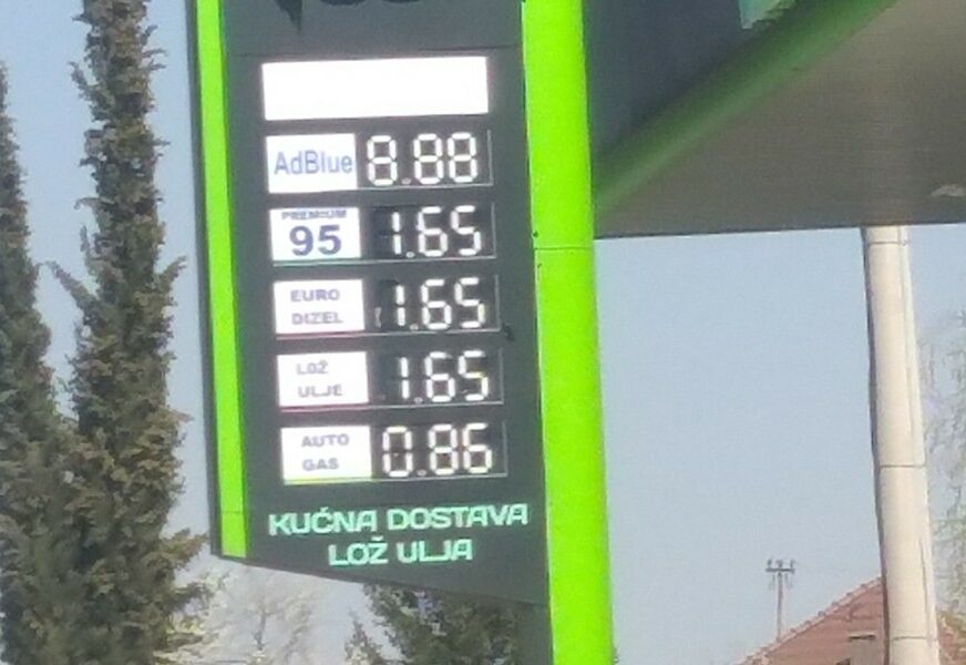 PO LITRU UZIMALI 0,40 KM Naftaši smanjuju cijenu goriva od kada im je država STALA NA PUT (FOTO)