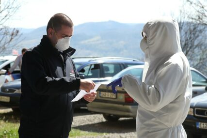 SVJETSKI DAN BEZBJEDNOSTI ZDRAVLJA NA RADU Maske, rukavice i dezinfekcija su OSNOVNA ZAŠTITA