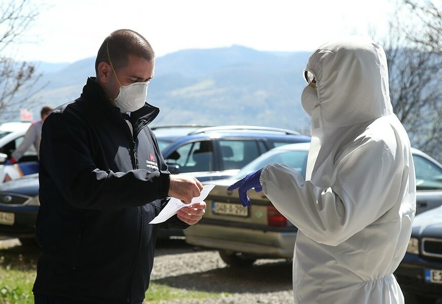 SVJETSKI DAN BEZBJEDNOSTI ZDRAVLJA NA RADU Maske, rukavice i dezinfekcija su OSNOVNA ZAŠTITA