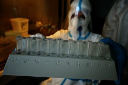 PREMINULA 23 PACIJENTA U Grčkoj potvrđena 662 nova slučaja virusa korona