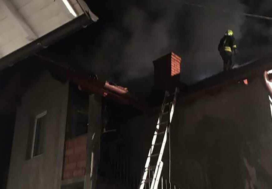 BUKTINJA U BANJALUCI Gorjela porodična kuća u Vrbanji, vatrogasci spriječili KATASTROFU (FOTO)