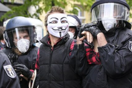 USRED PANDEMIJE Njemačka policija sukobila se sa desetinama demonstranata