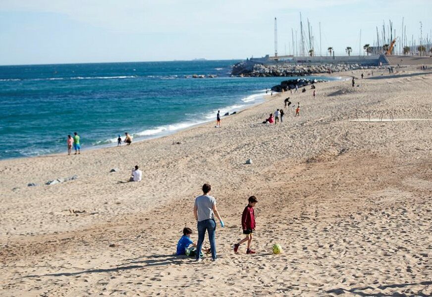 EKOSISTEM UNIŠTEN U Španiji prskali plažu izbjeljivačem da ZAŠTITE DJECU