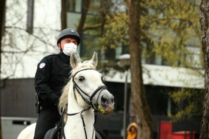 Nošenje rukavica i maski na otvorenom u Srpskoj OBAVEZNO, neodgovorni će se KAŽNJAVATI